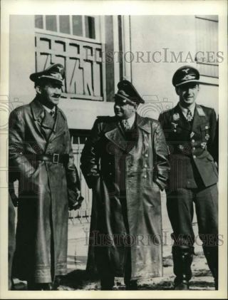 1940 Press Photo Ernst Udet,  Major Galland,  Major Holders In Berlin,  Germany