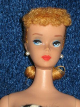 SWEET VINTAGE 4 BLONDE PONYTAIL BARBIE. 4