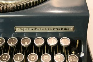 VINTAGE OLIVETTI E C.  S.  P.  A IVREA BLUE TYPEWRITER ITALY 4