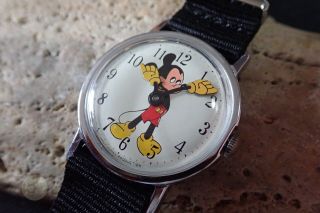 Full Sized Vintage Winding Timex Disney Mickey Mouse Watch Serviced 1971 M24