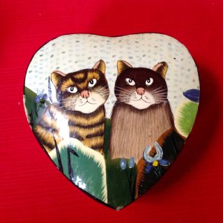 Vintage Papier Mache Heart Box With Cats,  Hand Made In Kashmir