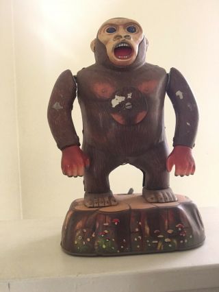 VINTAGE Modern Toys battery operated Gorilla.  Tin toy,  King Kong,  green eyes. 4