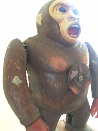 VINTAGE Modern Toys battery operated Gorilla.  Tin toy,  King Kong,  green eyes. 5