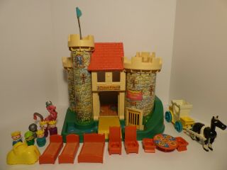 Vintage Fisher Price Little People Play Family Castle 993 1977 Version
