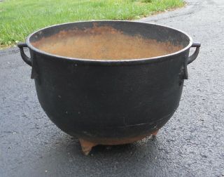 Large Antique 3 Leg Cast Iron Cauldron Witch Pot Cowboy Kettle