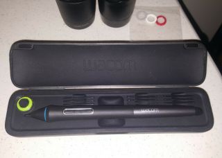 Wacom Cintiq 24HD Black DTK2400 Rarely.  Ergo stand.  2 pens,  one case. 6