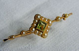 A Victorian / Edwardian 15ct Gold,  Peridot And Pearl Brooch