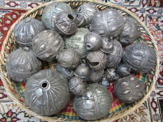 26 Antique Rare Bedouin Silver Jewelry Bead Balls Hallow.  2 " To 1/2 ".  Arabia