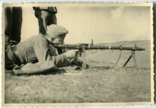 Ww2 Archived Photo Luftt Soldier With Mg 34