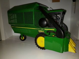 Extremely Rare John Deere Cotton Picker Die Cast Collectable
