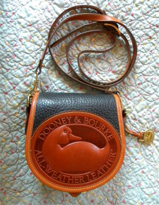 Vintage Dooney and Bourke Big Duck Shoulder Bag U.  S.  A.  Black and Tan 4