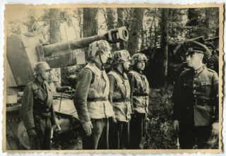 German Wwii Archive Photo: Wehrmacht General & Marder Tank Destroyer Crew