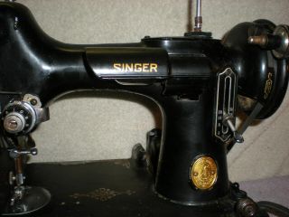 Vintage Singer 221 Featherweight sewing machine s/n AJ133529,  no case. 2