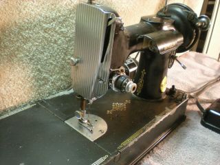 Vintage Singer 221 Featherweight sewing machine s/n AJ133529,  no case. 3