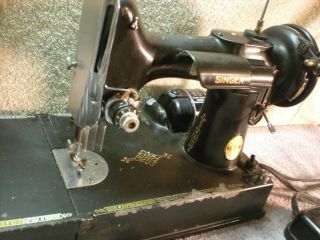 Vintage Singer 221 Featherweight sewing machine s/n AJ133529,  no case. 4