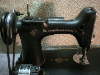 Vintage Singer 221 Featherweight sewing machine s/n AJ133529,  no case. 5