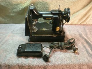 Vintage Singer 221 Featherweight sewing machine s/n AJ133529,  no case. 7