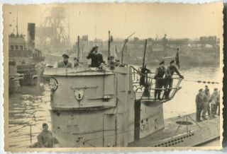 German Wwii Archive Photo: Kriegsmarine U - Boat In Harbour,  Crew On Upper Deck