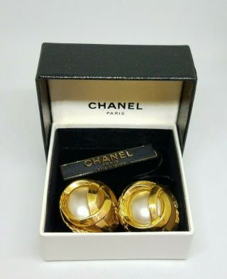 Authentic Rare Vintage Large Chanel Cc Logo Gold Round Pearl Clip Earrings