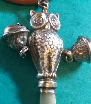 SOLID SILVER OWL BABIES RATTLE AND TEETHER WITH SILVER BELLS.  B’HAM 1931.  A 578. 3