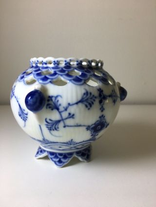 Antique ROYAL COPENHAGEN Porcelain Blue Fluted Lace Musselmalet Vase 1/1043 3