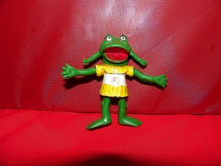 1973 Zoo Review Frieda Frog,  Cartoon Puppet Figure 2 3/4 ".  Imperial Toy Corp