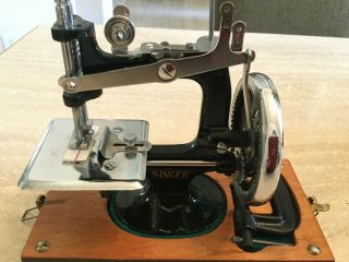 Vintage Singer Antique Mini Sewing Machine Model 20 With Case & Accessories 10