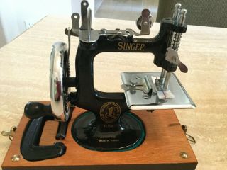 Vintage Singer Antique Mini Sewing Machine Model 20 With Case & Accessories 8
