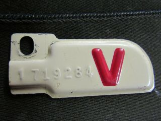 Wwii Pin Back Home Front Victory V License Plate Topper??