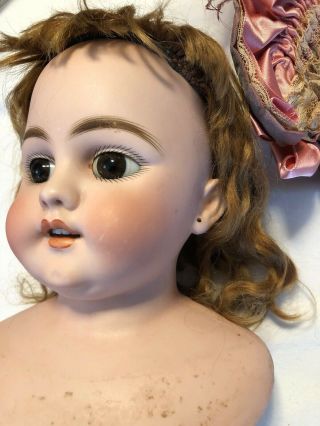 Gorgeous Antique German Simon Halbig 1040 Doll Head w/Original Wig 8