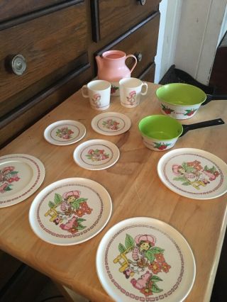 Vintage 12 Piece Strawberry Shortcake Plastic Toy Dishes Tea Set Plates Pans
