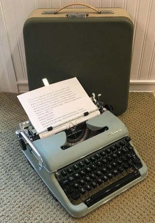 VTG 1960 Olympia SM4 Signature S Seafoam Script Portable Typewriter w/ Case 2