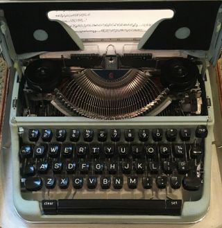 VTG 1960 Olympia SM4 Signature S Seafoam Script Portable Typewriter w/ Case 5