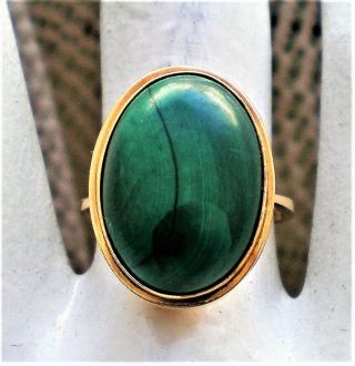 Vintage European Designer 18k 750 Yellow Gold Bezel Set Green Malachite Ring