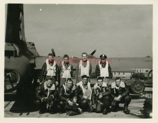 Wwii Photo - 483rd Bomb Group - B 17 Bomber Plane Crew Group Shot - Suited Up