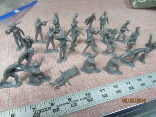 24 Marx Dk Grey Plastic German Soldiers