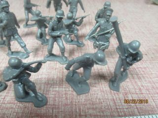 24 Marx Dk Grey Plastic German Soldiers 2