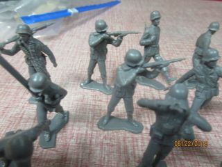 24 Marx Dk Grey Plastic German Soldiers 4