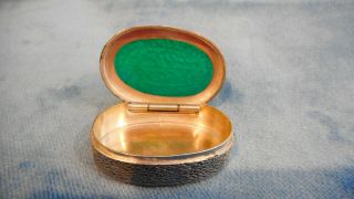MIDDLE EASTERN STERLING SILVER SET WITH GREEN AGATE PILL SNUFF BOX S33917 5
