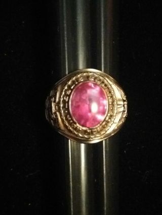 Vintage 1968 Class Ring,  10k,  - 9.  7g - Size 7 2