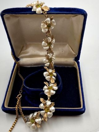 SWOBODA SIGNED vtg DESIGNER NECKLACE FLOWERS BABY TEETH PEARLS GLASS GEM PERIDOT 3