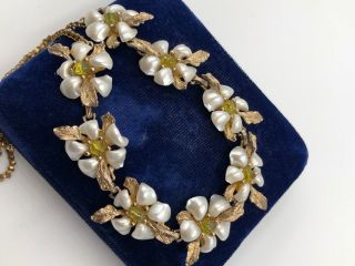 SWOBODA SIGNED vtg DESIGNER NECKLACE FLOWERS BABY TEETH PEARLS GLASS GEM PERIDOT 4