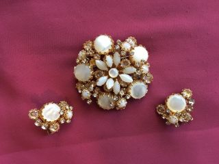 Gorgeous Vtg Schreiner York Brooch Earrings - Layered White Pearly Stones