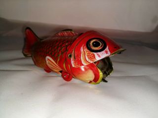 VINTAGE China 60s ' Marvelous Mechanical Tin Toy Whale eating Fish 3
