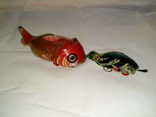 VINTAGE China 60s ' Marvelous Mechanical Tin Toy Whale eating Fish 5