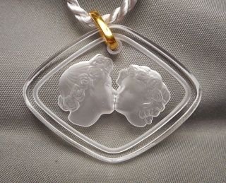Lalique French Art Deco Clear Crystal The Kiss Pendant On Gray Cord - La Baiser