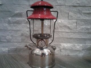 Vintage Coleman Lantern Model 200