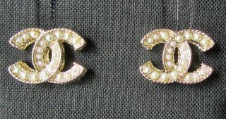 AUTHENTIC CHANEL Gold CC Pearl Earrings Stud Classic 2019 Cruise NWT Rare 9