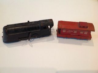 Vintage Tin Litho Wind Up Toy Train Engine & Chicago Northwestern Train Cars