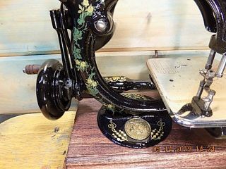 Antique Hand Crank Willcox Gibbs sewing machine.  RESTORED 1878 8